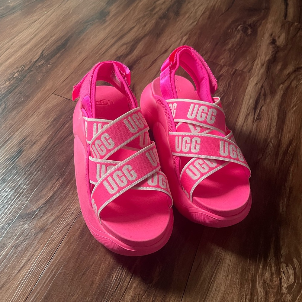 UGG Cloud Sandle size 7.5